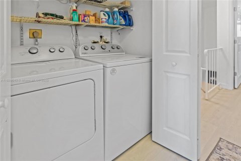 Купить кондоминиум в Пемброк-Пайнс, Флорида 2 спальни, 96.62м2, № 1981007 - фото 14