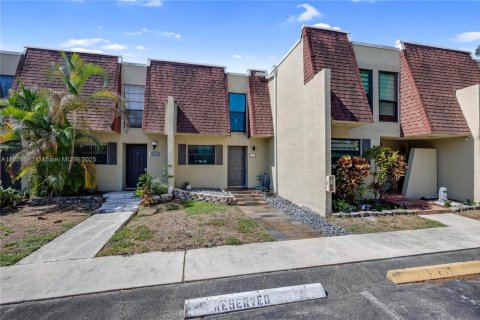 Купить кондоминиум в Пемброк-Пайнс, Флорида 2 спальни, 96.62м2, № 1981007 - фото 22