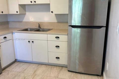 House in Miami, Florida 4 bedrooms, 150.5 sq.m. № 2040611 - photo 6