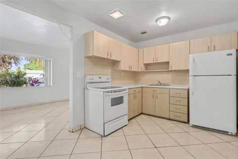 Купить виллу или дом в Мирамар, Флорида 2 спальни, 87.61м2, № 2003470 - фото 15