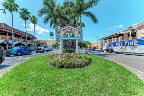 House in Venice, Florida 2 bedrooms, 76.27 sq.m. № 1841834 - photo 13