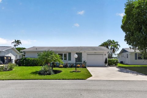 House in West Palm Beach, Florida 2 bedrooms, 152.36 sq.m. № 2300711