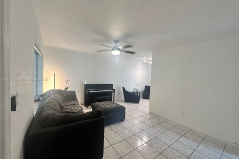 Villa ou maison à vendre à Biscayne Park, Floride: 4 chambres, 144.74 m2 № 1966839 - photo 10