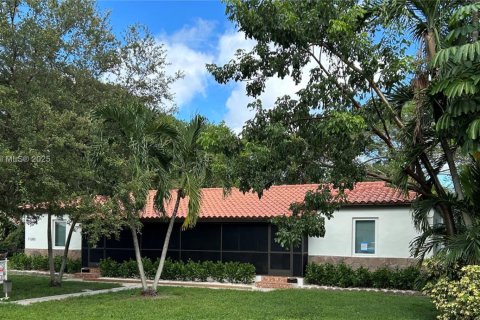 Villa ou maison à vendre à Biscayne Park, Floride: 4 chambres, 144.74 m2 № 1966839 - photo 1