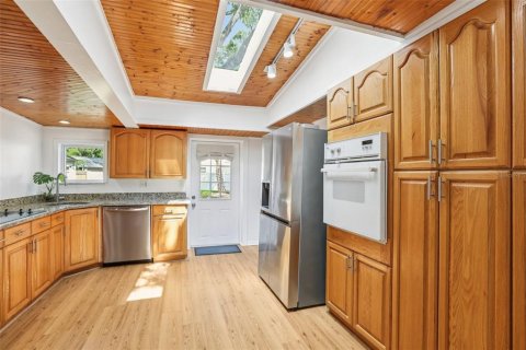 House in Tampa, Florida 4 bedrooms, 145.76 sq.m. № 1877239 - photo 16