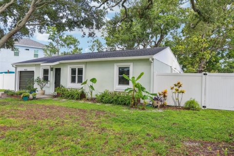 House in Tampa, Florida 4 bedrooms, 145.76 sq.m. № 1877239 - photo 2