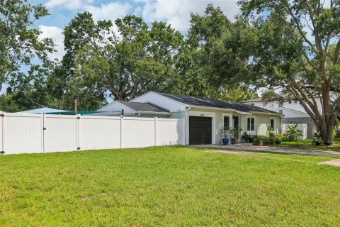 House in Tampa, Florida 4 bedrooms, 145.76 sq.m. № 1877239 - photo 5