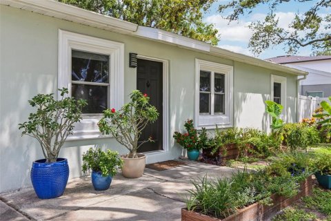 House in Tampa, Florida 4 bedrooms, 145.76 sq.m. № 1877239 - photo 6