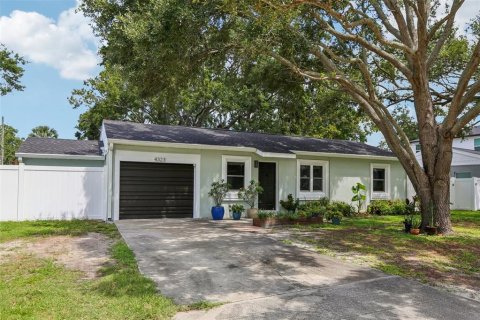 House in Tampa, Florida 4 bedrooms, 145.76 sq.m. № 1877239 - photo 4