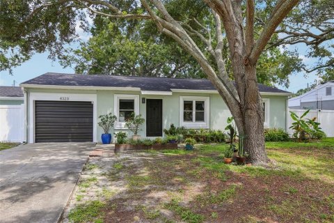 House in Tampa, Florida 4 bedrooms, 145.76 sq.m. № 1877239 - photo 1