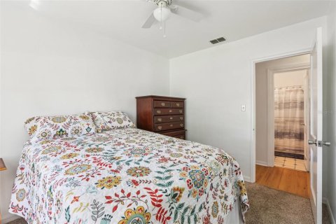 House in Tampa, Florida 4 bedrooms, 145.76 sq.m. № 1877239 - photo 23