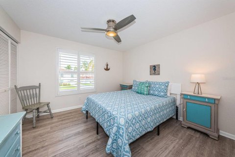 Adosado en alquiler en Saint Petersburg, Florida, 3 dormitorios, 122.63 m2 № 2143714 - foto 17