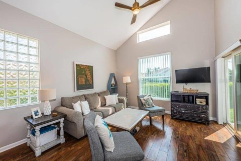 Adosado en alquiler en Saint Petersburg, Florida, 3 dormitorios, 122.63 m2 № 2143714 - foto 8