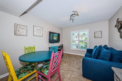 Adosado en alquiler en Saint Petersburg, Florida, 3 dormitorios, 122.63 m2 № 2143714 - foto 4