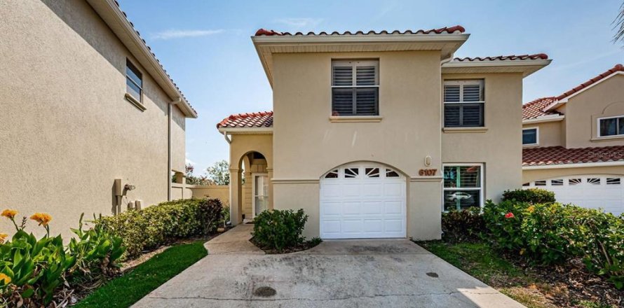 Adosado en Saint Petersburg, Florida 3 dormitorios, 122.63 m2 № 2143714