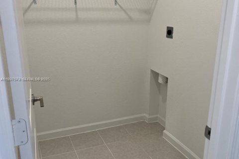 Снять в аренду виллу или дом в Майами, Флорида 4 спальни, 184.23м2, № 1986745 - фото 24