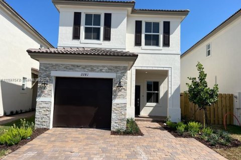 Снять в аренду виллу или дом в Майами, Флорида 4 спальни, 184.23м2, № 1986745 - фото 1