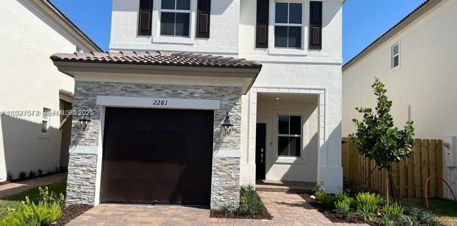 Дом в Майами, Флорида 4 спальни, 184.23м2 № 1986745