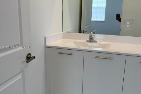 Снять в аренду виллу или дом в Майами, Флорида 4 спальни, 184.23м2, № 1986745 - фото 22