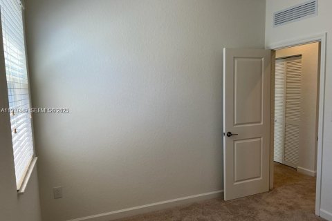 Снять в аренду виллу или дом в Майами, Флорида 4 спальни, 184.23м2, № 1986745 - фото 27