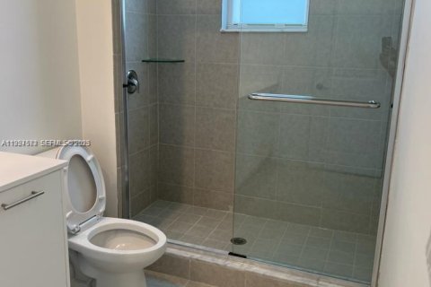 Снять в аренду виллу или дом в Майами, Флорида 4 спальни, 184.23м2, № 1986745 - фото 23