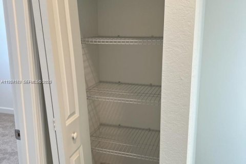 Снять в аренду виллу или дом в Майами, Флорида 4 спальни, 184.23м2, № 1986745 - фото 30