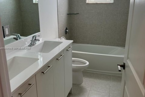 Снять в аренду виллу или дом в Майами, Флорида 4 спальни, 184.23м2, № 1986745 - фото 26