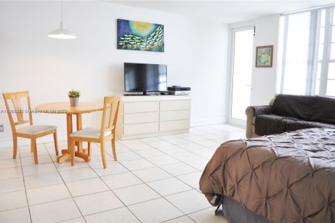 Copropriété à louer à Miami Beach, Floride: 51.1 m2 № 1857275 - photo 7