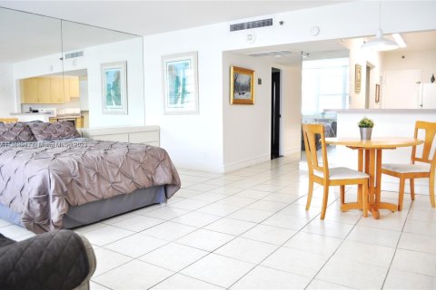 Copropriété à louer à Miami Beach, Floride: 51.1 m2 № 1857275 - photo 1