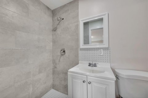 Immobilier commercial à vendre à Fort Lauderdale, Floride: 195 m2 № 1855300 - photo 23