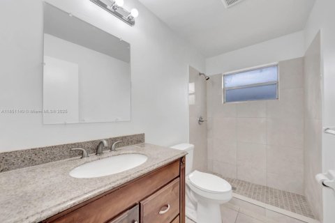 Immobilier commercial à vendre à Fort Lauderdale, Floride: 195 m2 № 1855300 - photo 11