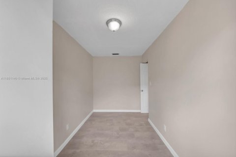 Immobilier commercial à vendre à Fort Lauderdale, Floride: 195 m2 № 1855300 - photo 30