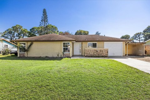 House in Sebastian, Florida 3 bedrooms, 117.43 sq.m. № 2422608