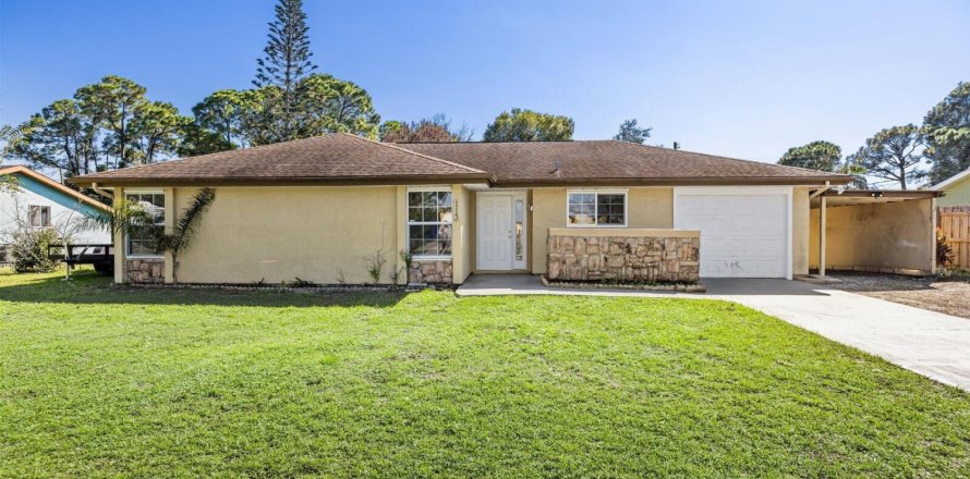 House in Sebastian, Florida 3 bedrooms, 117.43 sq.m. № 2422608