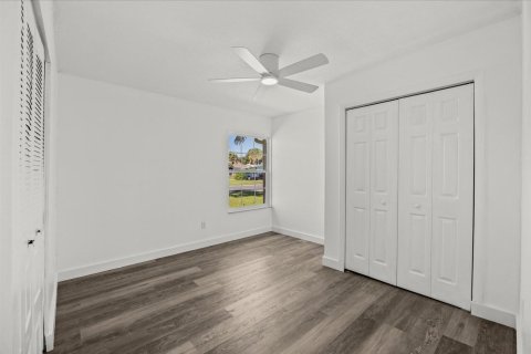 House in Sebastian, Florida 3 bedrooms, 117.43 sq.m. № 2422608 - photo 24