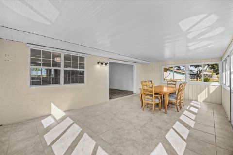 House in Sebastian, Florida 3 bedrooms, 117.43 sq.m. № 2422608 - photo 15