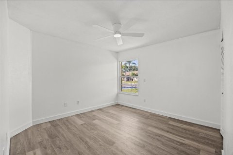House in Sebastian, Florida 3 bedrooms, 117.43 sq.m. № 2422608 - photo 21