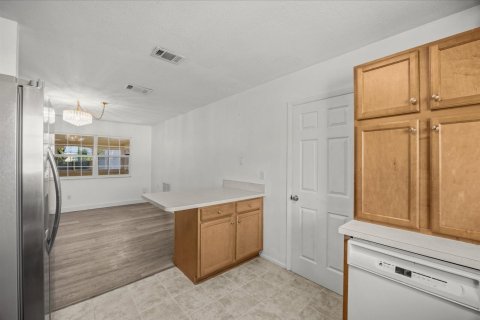 House in Sebastian, Florida 3 bedrooms, 117.43 sq.m. № 2422608 - photo 12