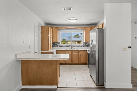 House in Sebastian, Florida 3 bedrooms, 117.43 sq.m. № 2422608 - photo 8