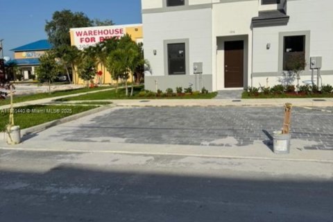 Casa en venta en Florida City, Florida, 4 dormitorios № 2037222 - foto 2