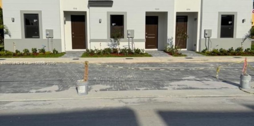 Casa en Florida City, Florida 4 dormitorios № 2037222