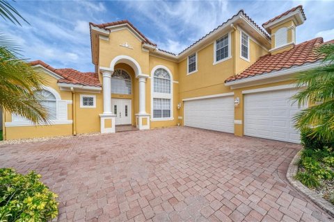 House in Davenport, Florida 5 bedrooms, 374.77 sq.m. № 1761974 - photo 2