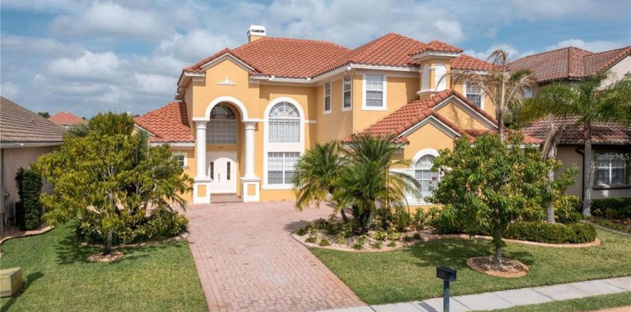 House in Davenport, Florida 5 bedrooms, 374.77 sq.m. № 1761974