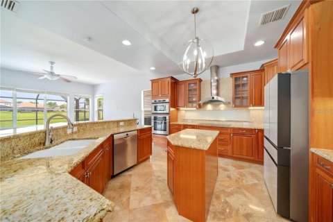 House in Davenport, Florida 5 bedrooms, 374.77 sq.m. № 1761974 - photo 12
