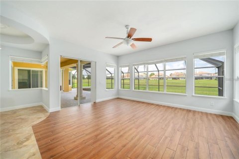 House in Davenport, Florida 5 bedrooms, 374.77 sq.m. № 1761974 - photo 15