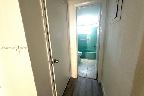 Apartment in Miami, Florida 51.1 sq.m. № 2002827 - photo 12