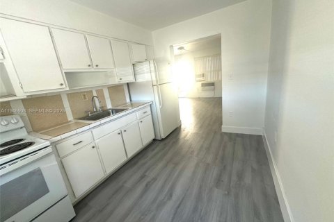 Apartment in Miami, Florida 51.1 sq.m. № 2002827 - photo 10