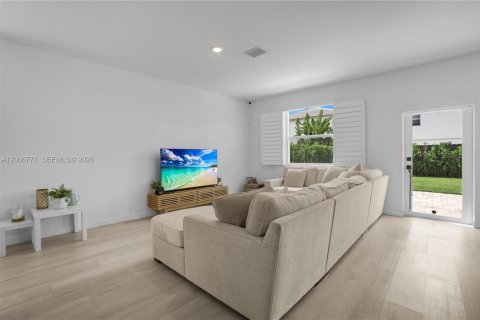 Villa ou maison à vendre à Miami, Floride: 3 chambres, 161.28 m2 № 2071325 - photo 5