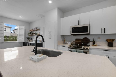 Villa ou maison à vendre à Miami, Floride: 3 chambres, 161.28 m2 № 2071325 - photo 12