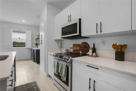 Villa ou maison à vendre à Miami, Floride: 3 chambres, 161.28 m2 № 2071325 - photo 10